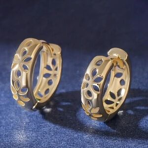 ✨Free People Agnes Floral Gold Huggie Earrings